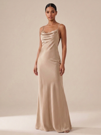 Rita — Vestido Longo de Cetim com Costas Abertas